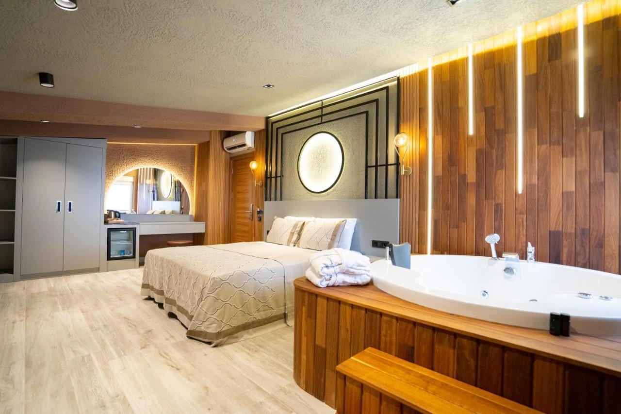 Hotel & (adults Only)